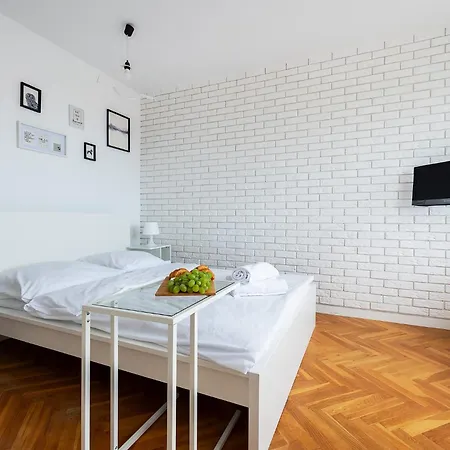 Apartment Tamka 40: Private Near Old Town & National Stadium Warsaw