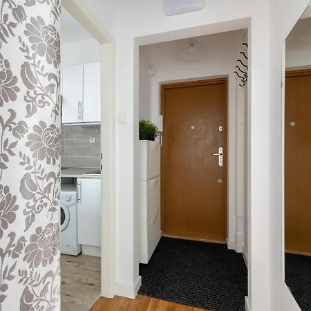 Apartment Tamka 40: Private Near Old Town & National Stadium