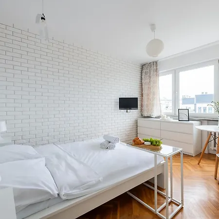 Tamka 40: Private Near Old Town & National Stadium *